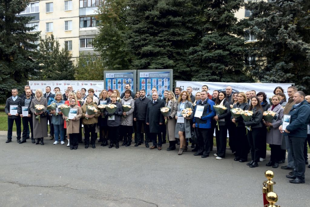 2_По традиции на Аллее моторостроителей в Рыбинске состоялось открытие обновленной Доски почета.jpg 2_По традиции на Аллее моторостроителей в Рыбинске состоялось открытие обновленной Доски почета.jpg