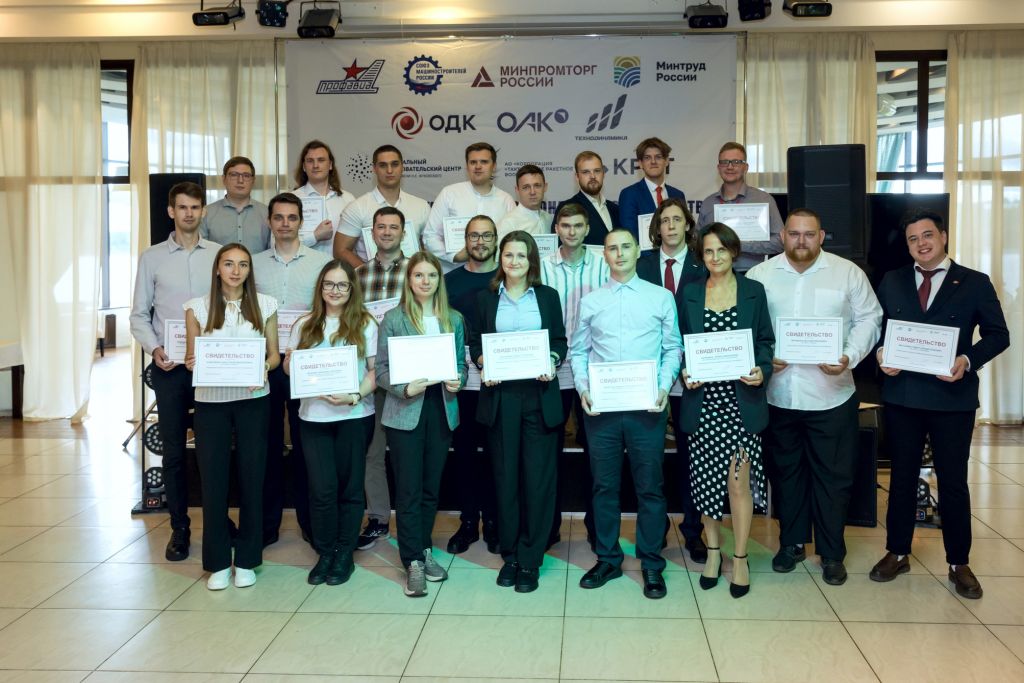 3_Награждение участников возрастной категории до 35 лет.jpg