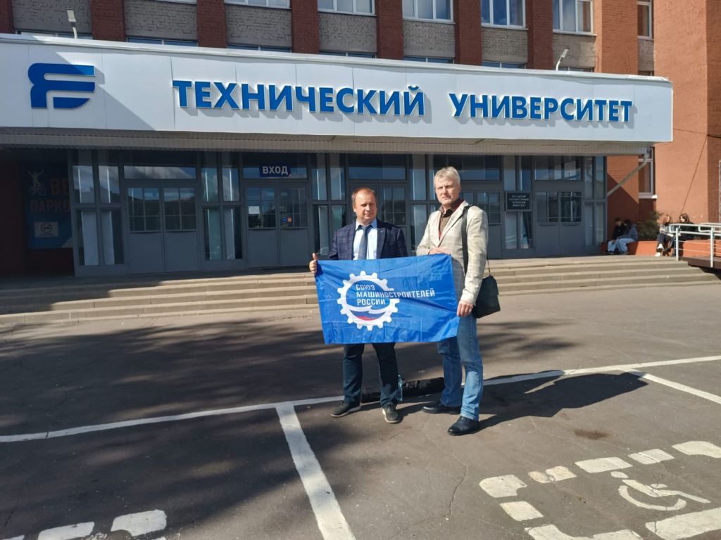 2_На площадке Ярославского государственного технического университета.jpg