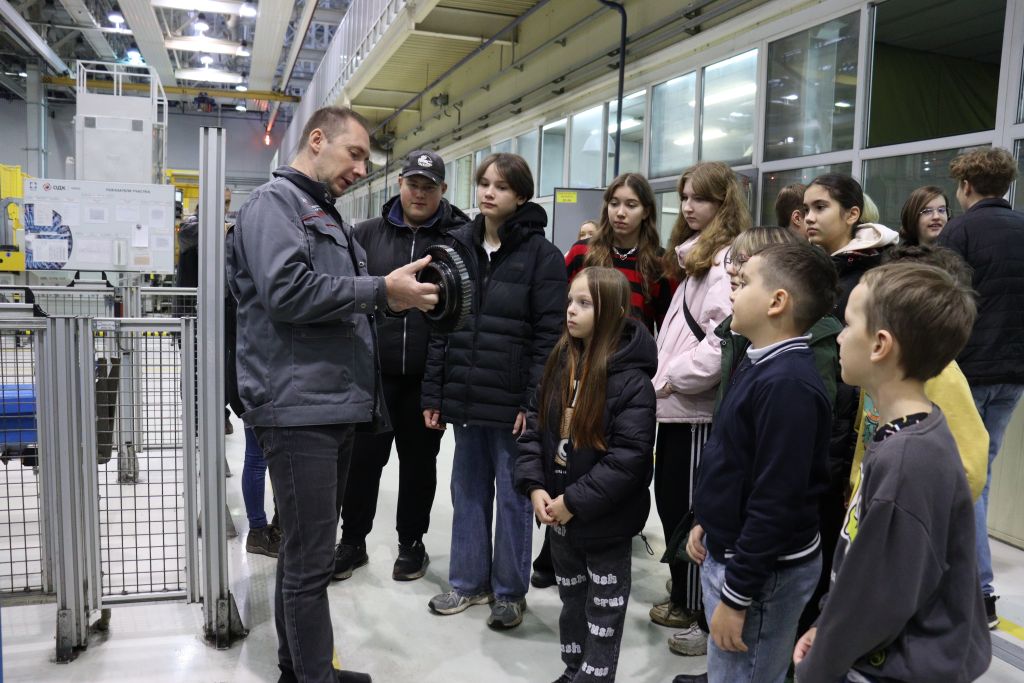 В центре по выпуску компонентов вертолетных двигателей.JPG