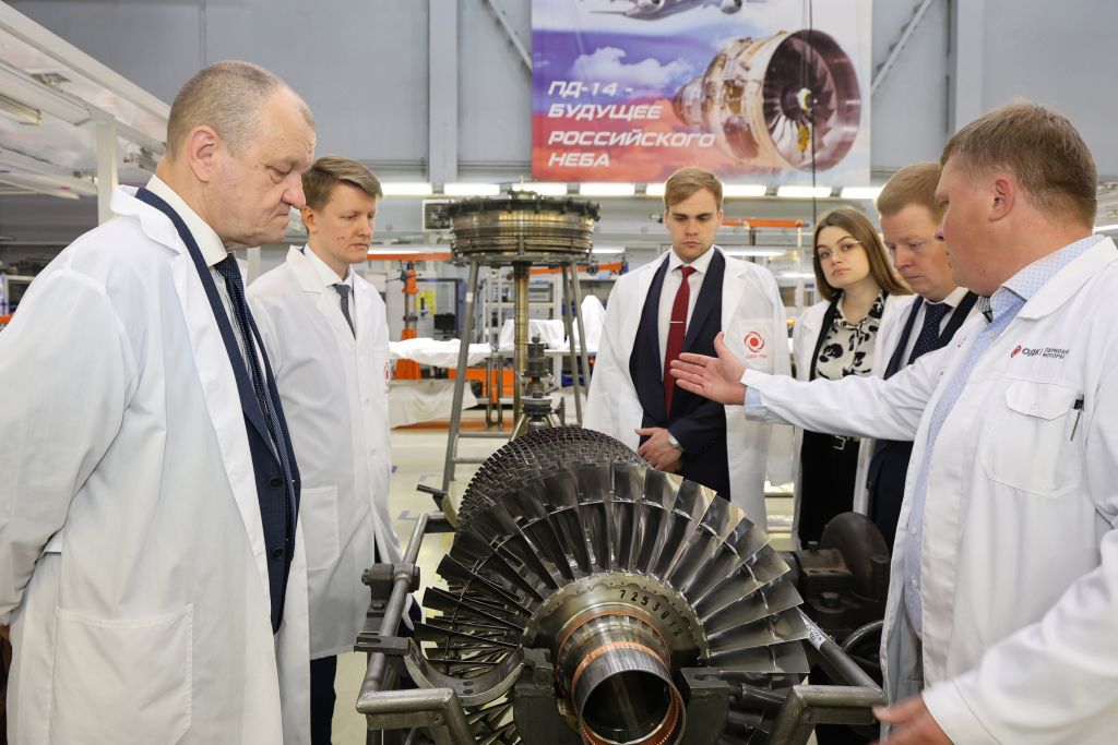 Участники и спикеры демо-дня ИЦК Двигателестроение в цехах предприятия ОДК-Пермские моторы.jpg