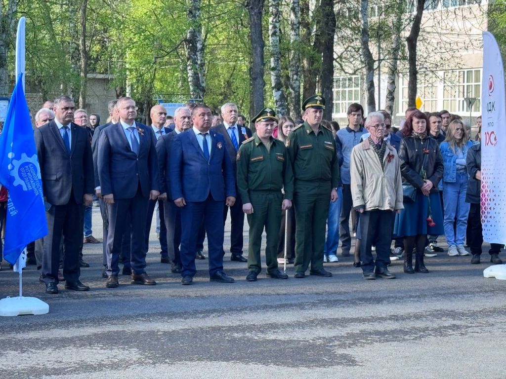 Руководство ОДК-УМПО и приглашенные лица на митинге