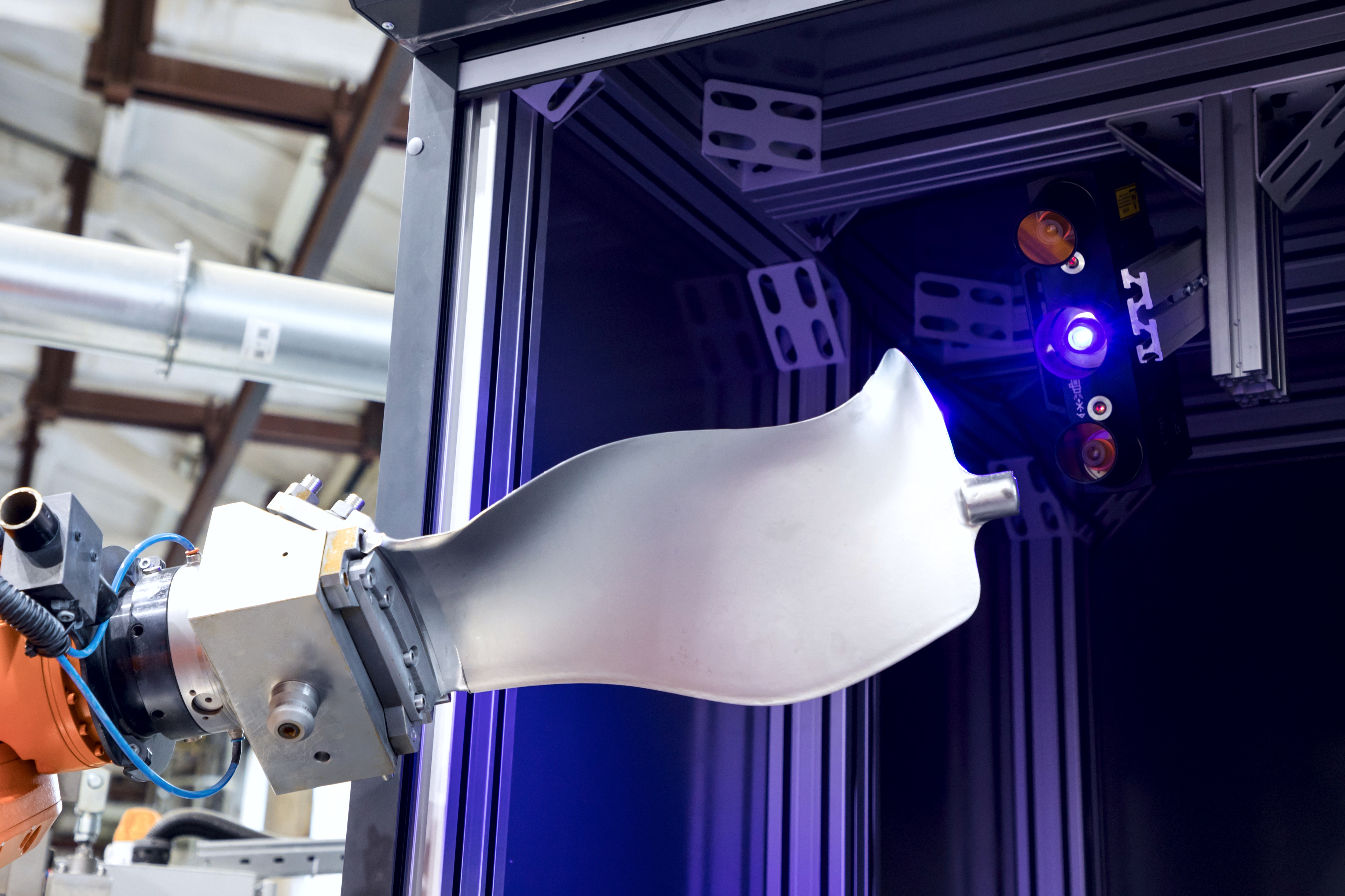 На ОДК-Сатурн внедрили роботизированный комплекс для обработки лопаток двигателей