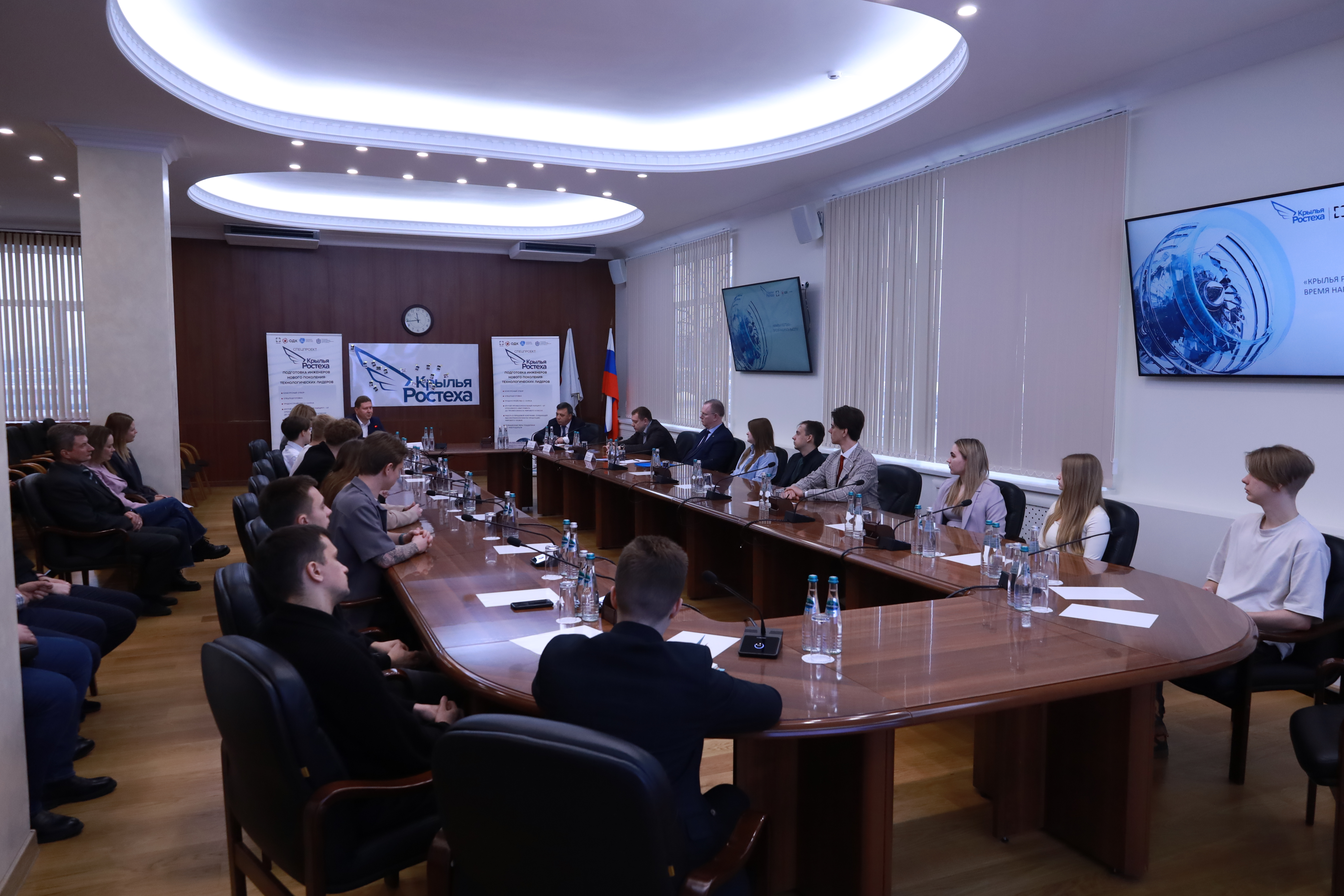 В ОДК-Салют чествовали первых выпускников пилотной группы трека «Крылья Ростеха»