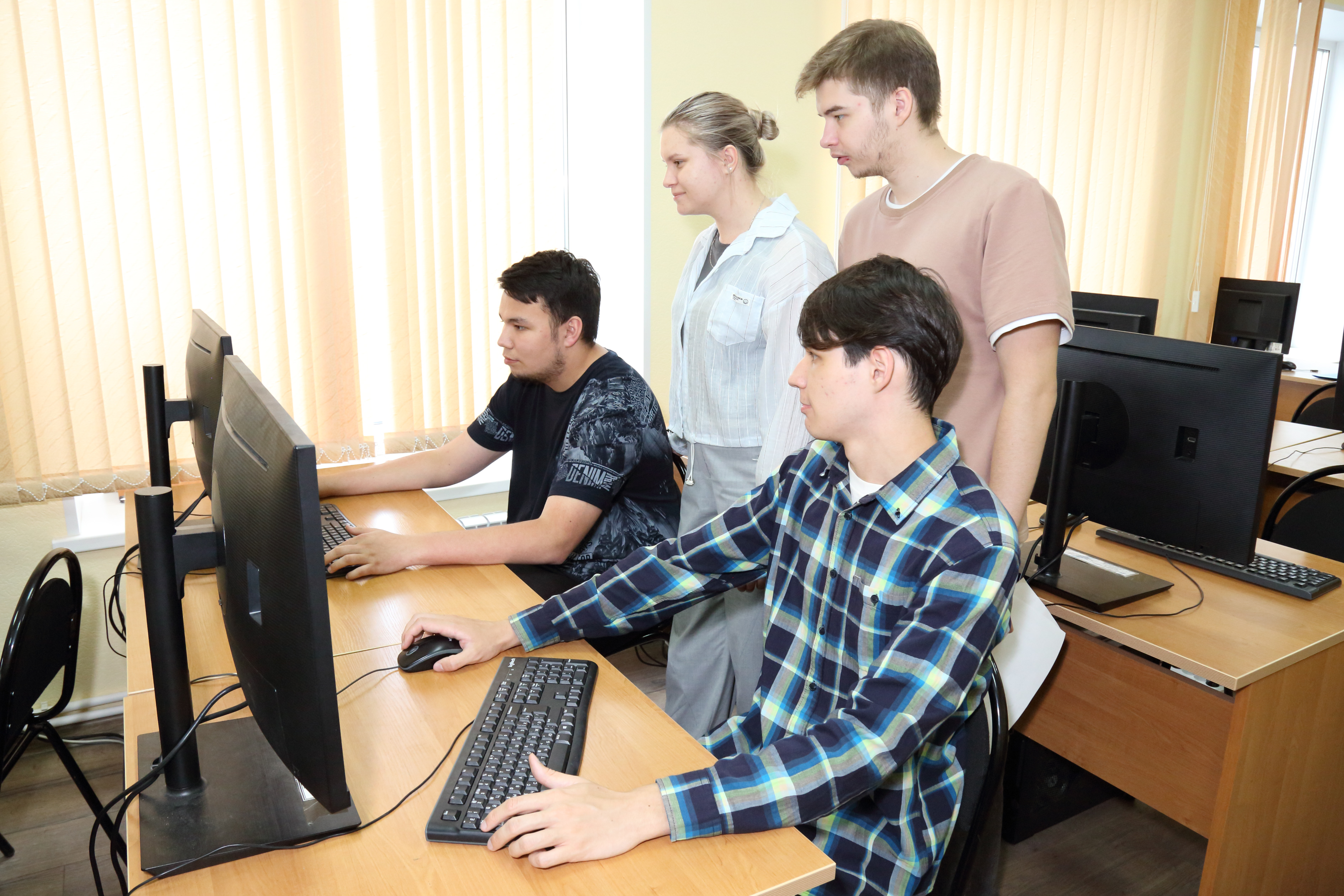 Студенты трека «Крылья Ростеха» из Москвы и Санкт-Петербурга прошли практику в ОДК-УМПО