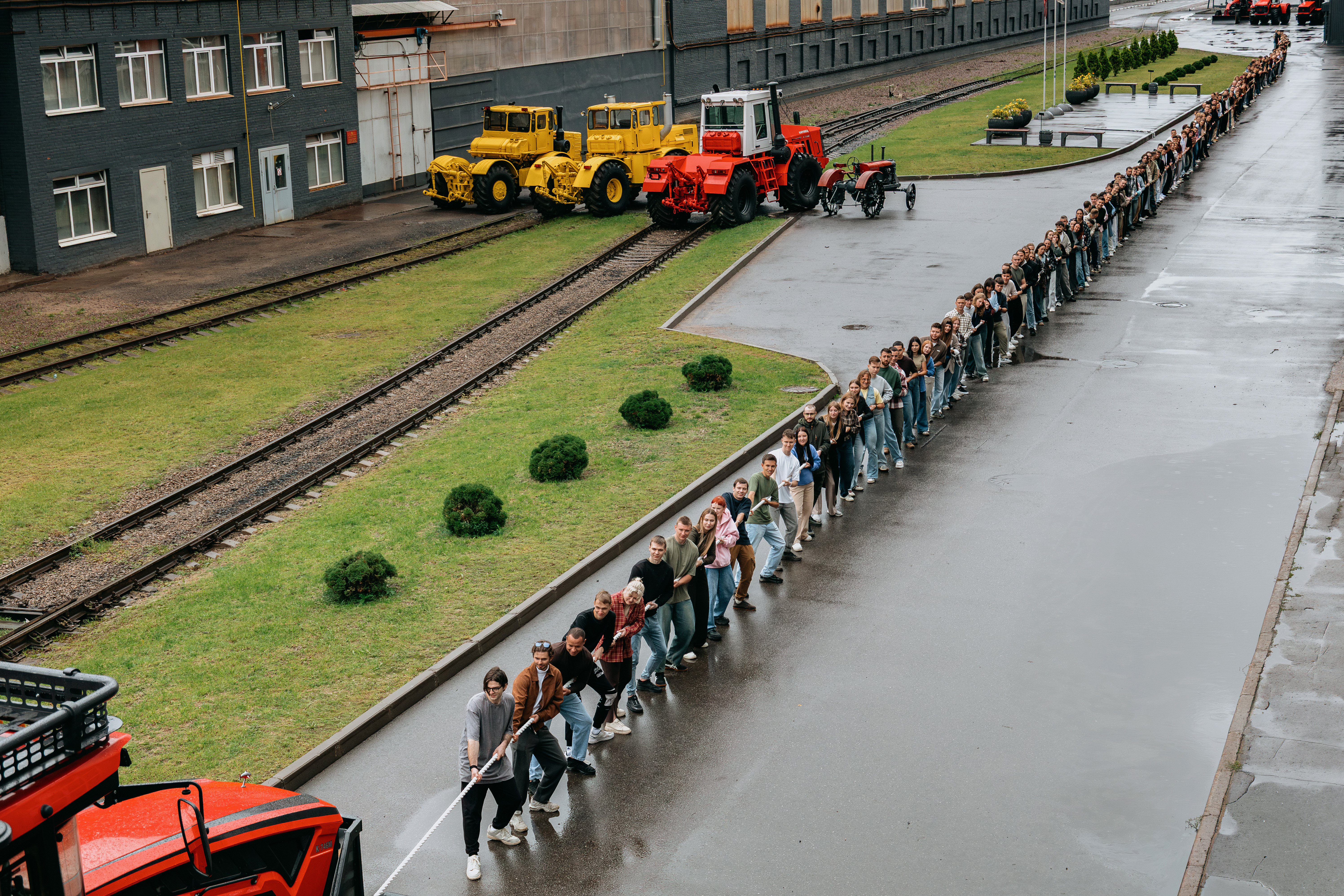 Молодые работники ОДК-Климов приняли участие в патриотическом кинопроекте «Иван расправил плечи»